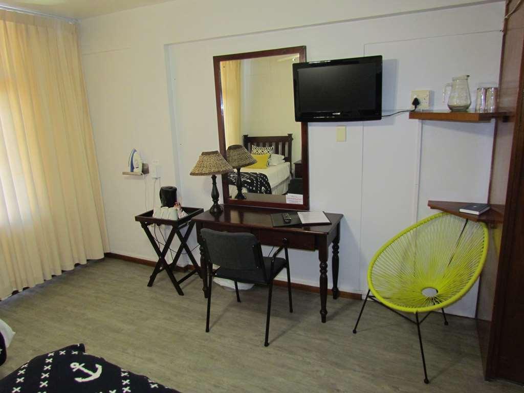 Hoedjiesbaai Hotel