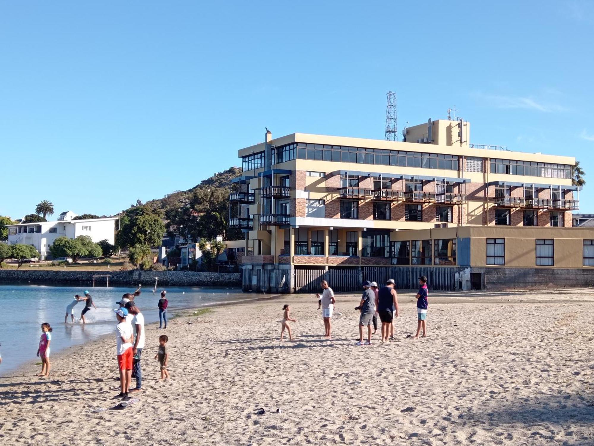 Hoedjiesbaai Hotel 2*