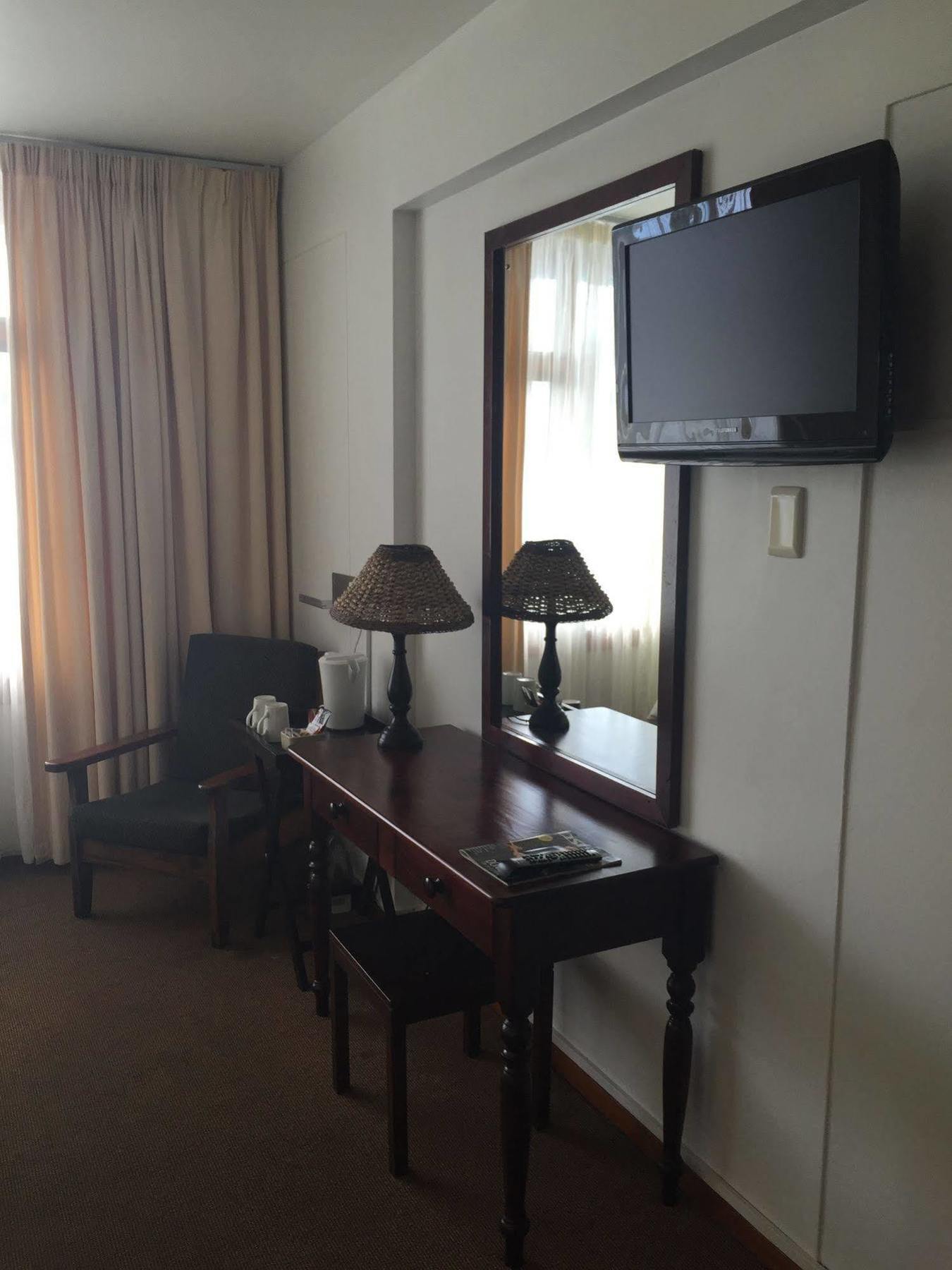 Hoedjiesbaai Hotel